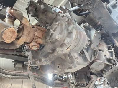 Eaton-Fuller FAOM-15810S-EP3 Transmission for a 2018 Peterbilt 579