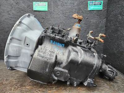 Eaton-Fuller FRM-15210B Transmission for a 2014 Freightliner Cascadia 125