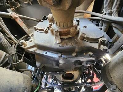 Eaton-Fuller FRO14210B Transmission for a 2006 Freightliner Columbia 112