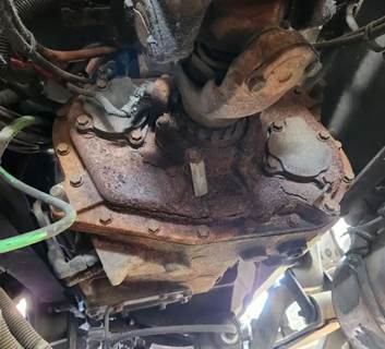 Eaton-Fuller FRO15210C Transmission for a 2013 Freightliner Cascadia 125