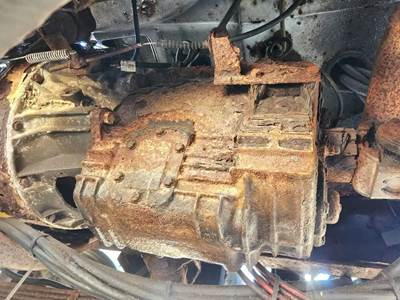 Eaton-Fuller FS6305A Transmission for a 1999 GMC C7500