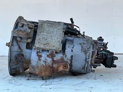 Eaton-Fuller Transmission for a 2000 Mack CH613
