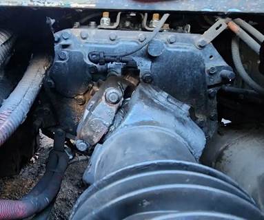 Eaton-Fuller Transmission for a 2014 Freightliner Cascadia 113