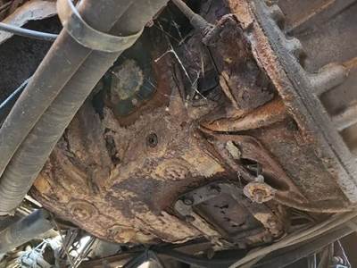 Eaton-Fuller Transmission for a 2003 International 2574