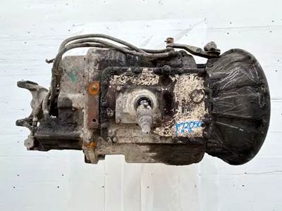 Eaton-Fuller RTOF16908LL Transmission for a 2001 Peterbilt 378