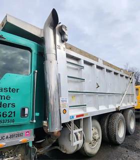 (Used) 2005 Kenworth W900, Box Body- Color: Silver,  Material: Aluminum 