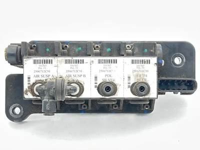 International LT625 Valve