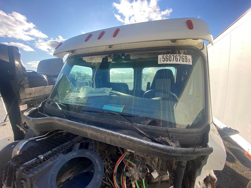 Freightliner cascadia windshield Clearance