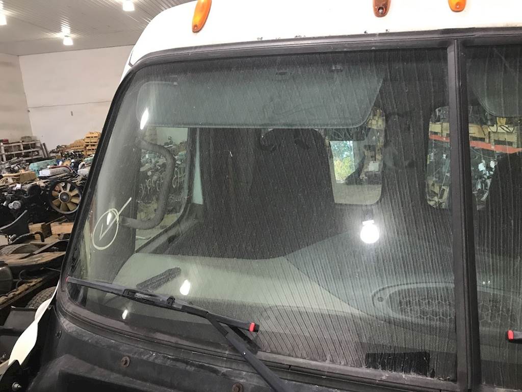 Freightliner cascadia windshield Clearance