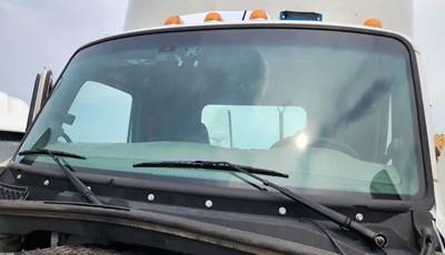 Peterbilt 579 Windshield Glass