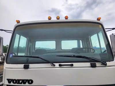 Volvo FE Windshield Glass