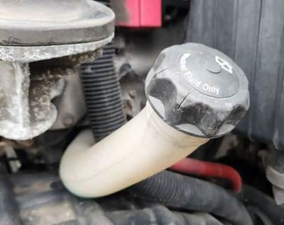 Freightliner Cascadia 116 Windshield Washer Reservoir for a 2020 Freightliner Cascadia 116 Day Cab