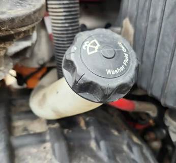 Freightliner Cascadia 116 Windshield Washer Reservoir for a 2019 Freightliner Cascadia 116 Day Cab
