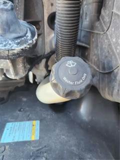 Freightliner Cascadia 125 Windshield Washer Reservoir