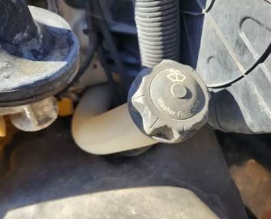 Freightliner Cascadia 125 Windshield Washer Reservoir