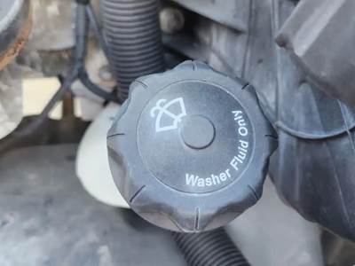 Freightliner Cascadia 125 Windshield Washer Reservoir