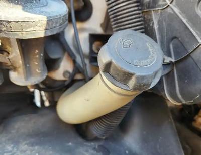 Freightliner Cascadia 125 Windshield Washer Reservoir