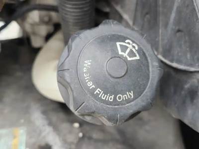 Freightliner Cascadia 125 Windshield Washer Reservoir