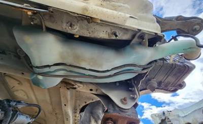 Freightliner Cascadia 125 Windshield Washer Reservoir