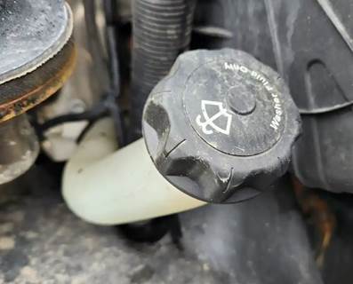 Freightliner Cascadia 125 Windshield Washer Reservoir