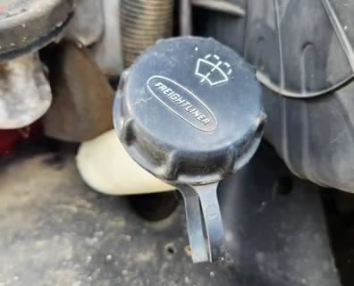 Freightliner Cascadia 125 Windshield Washer Reservoir