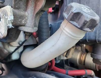 Freightliner Cascadia 126 Windshield Washer Reservoir