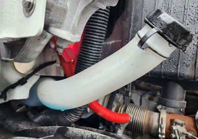 Freightliner Cascadia 126 Windshield Washer Reservoir