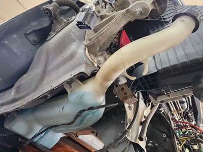 Freightliner Cascadia 126 Windshield Washer Reservoir