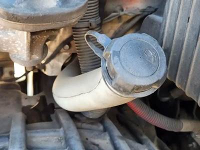 Freightliner Cascadia 126 Windshield Washer Reservoir