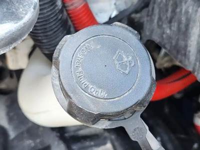 Freightliner Cascadia 126 Windshield Washer Reservoir