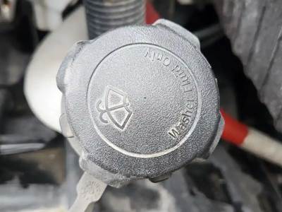 Freightliner Cascadia 126 Windshield Washer Reservoir