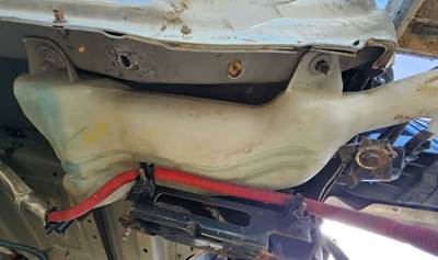 Freightliner Cascadia 126 Windshield Washer Reservoir
