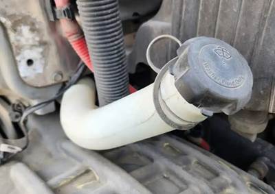 Freightliner Cascadia 126 Windshield Washer Reservoir
