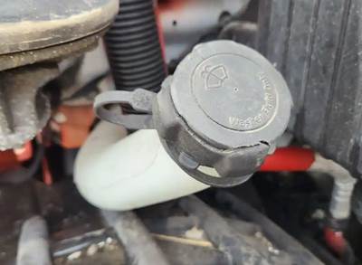 Freightliner Cascadia 126 Windshield Washer Reservoir