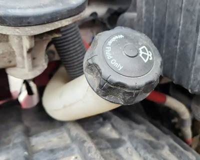 Freightliner Cascadia 126 Windshield Washer Reservoir
