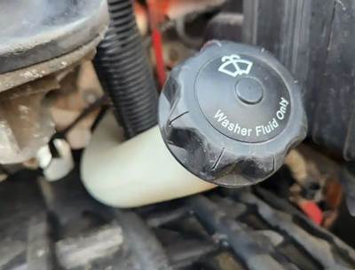 Freightliner Cascadia 126 Windshield Washer Reservoir
