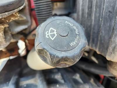 Freightliner Cascadia 126 Windshield Washer Reservoir