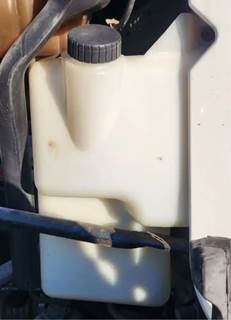 Freightliner Columbia 112 Windshield Washer Reservoir
