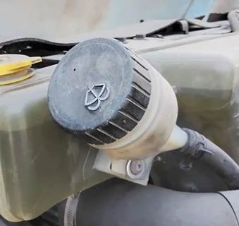 International 7400 Windshield Washer Reservoir