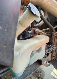 International RH613 Windshield Washer Reservoir