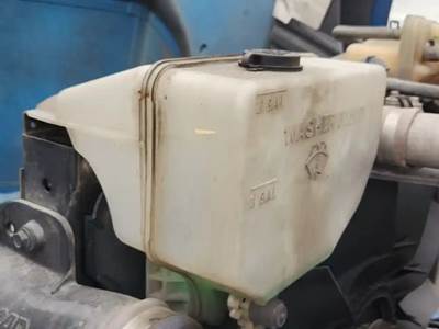 Kenworth T680 Windshield Washer Reservoir