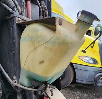 Kenworth T800 Windshield Washer Reservoir