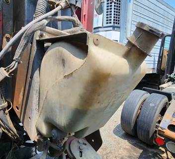 Kenworth T800 Windshield Washer Reservoir