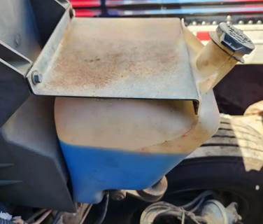 Kenworth T800 Windshield Washer Reservoir