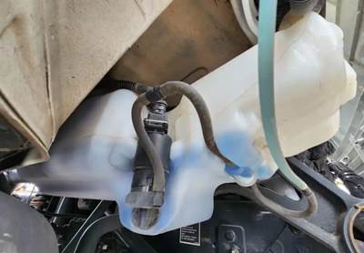 Peterbilt 220 Windshield Washer Reservoir