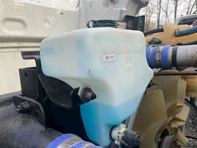 Peterbilt 579 Windshield Washer Reservoir