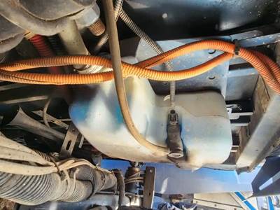 Western Star 4700 Windshield Washer Reservoir