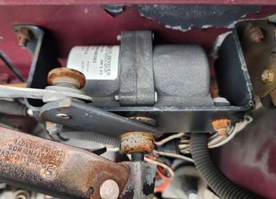 Freightliner FLD120 Windshield Wiper Motor