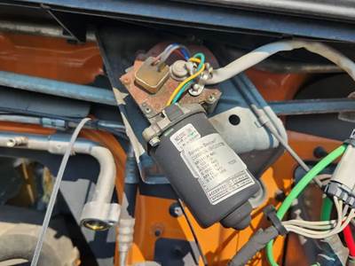 Volvo VNR64T Windshield Wiper Motor