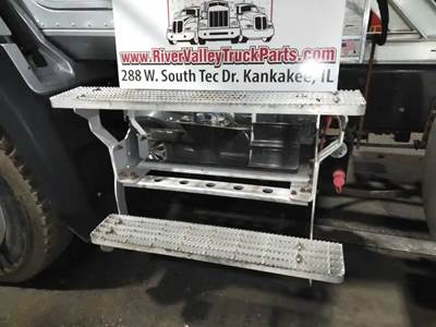 Caterpillar CT660 Battery Box